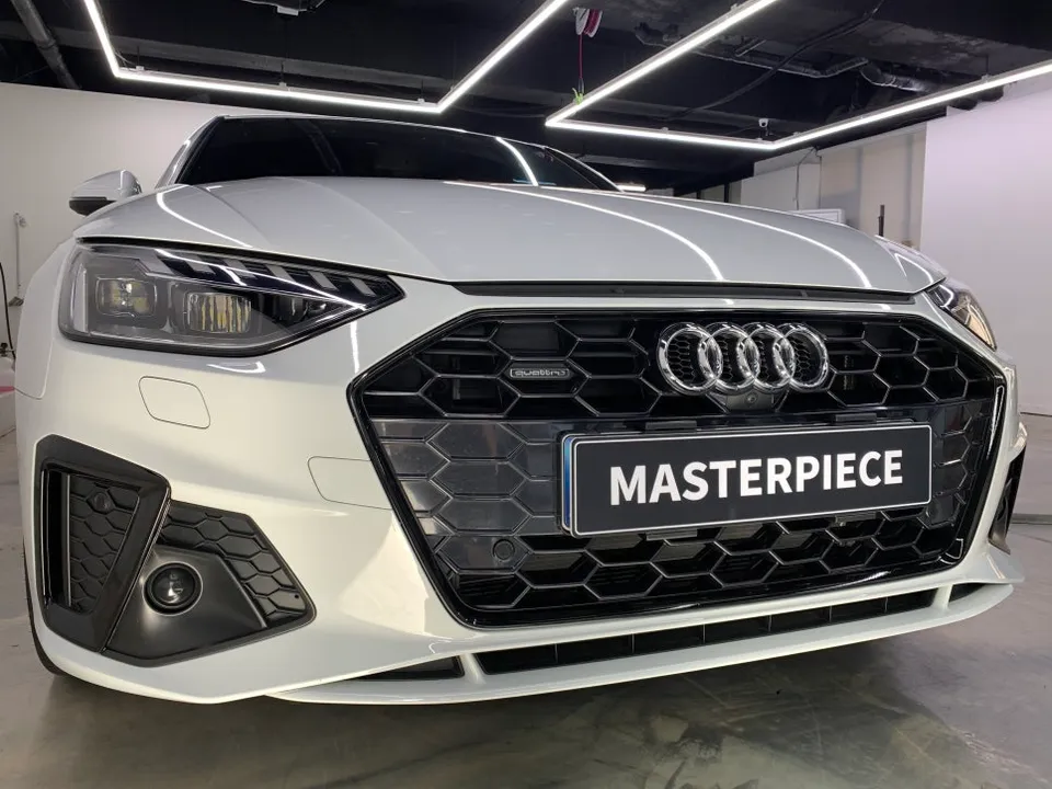 Audi A4のカーラッピング事例｜ブラックパックで印象激変 施工写真 2-1