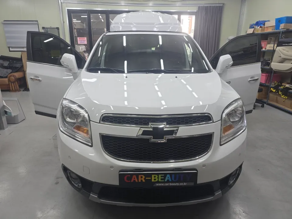 Chevrolet Orlando ambient lighting installation result