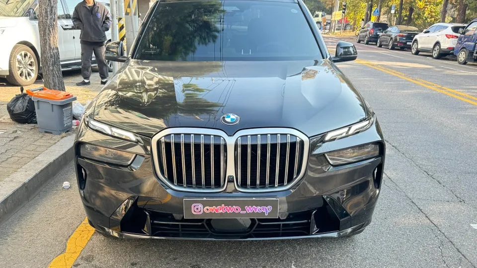 BMW X7のカーラッピング事例|クローム部分のカスタム 施工写真 2-2