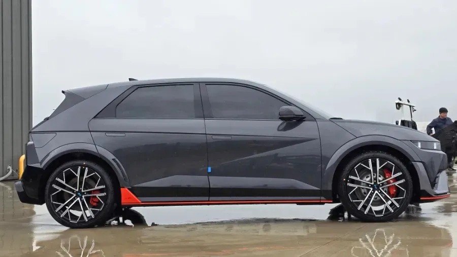 Hyundai IONIQ 5 Nのカーフィルム施工事例|費用目安・仕上がり 施工写真 1-3