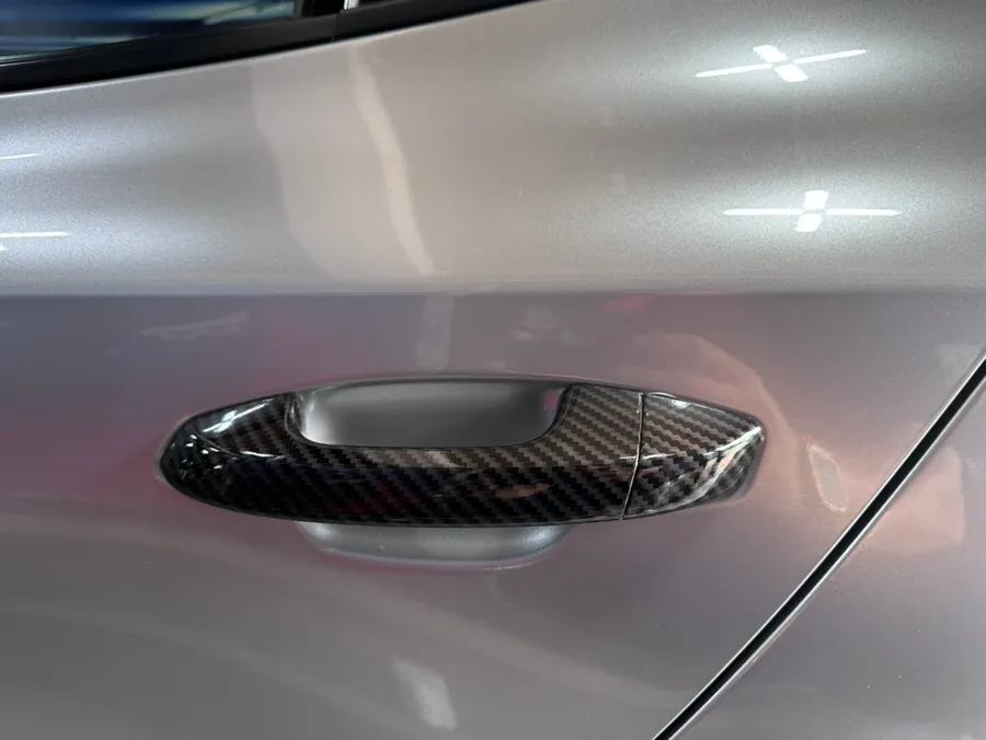 Kia Stingerのカーラッピング事例|GTシルバー高光沢 施工写真 2-2