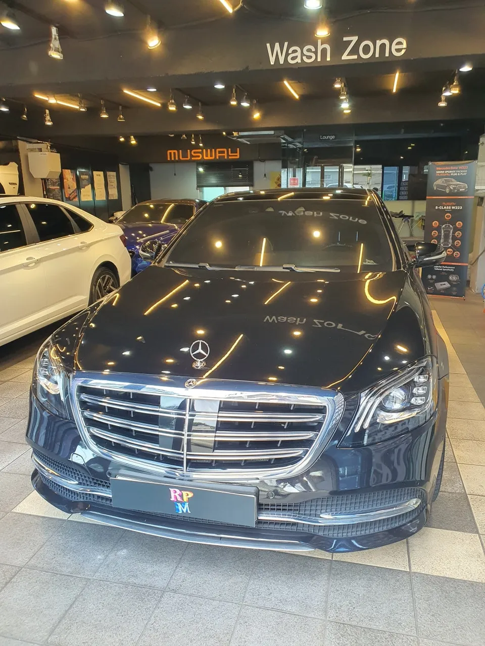 Mercedes-Benz S-Class W222 ambient lighting installation result