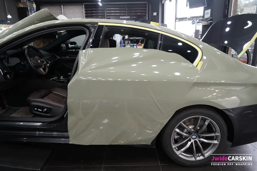BMW 520d G30 vinyl wrap - BMW 520d G30 Vinyl Wrap Review: Tinybot Khaki Green Transformatio photo 4
