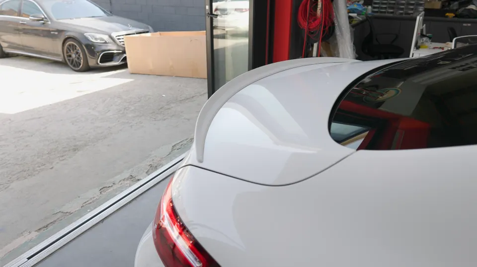 Mercedes-Benz E-Class Coupe body kit - Mercedes-Benz E-Class Coupe Body Kit Installation & Review photo 4