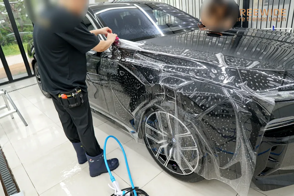 BMW 7 Series G70 PPF施工事例｜費用目安と仕上がり 施工写真 2-3