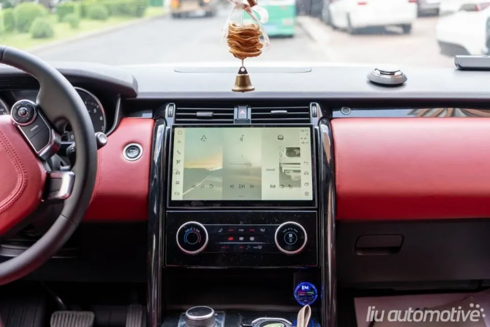 Land RoverのAndroid Auto・CarPlay取付事例 施工写真 4-1
