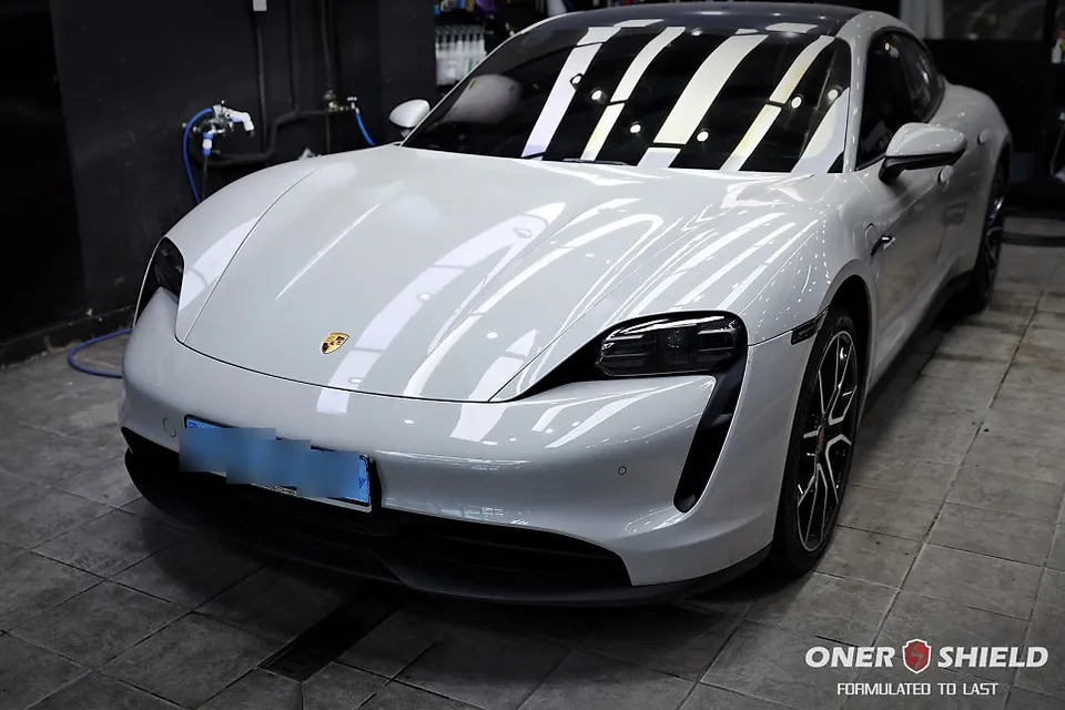 ポルシェ タイカン ガラスコーティング事例|費用目安・仕上がり 施工写真 3-1