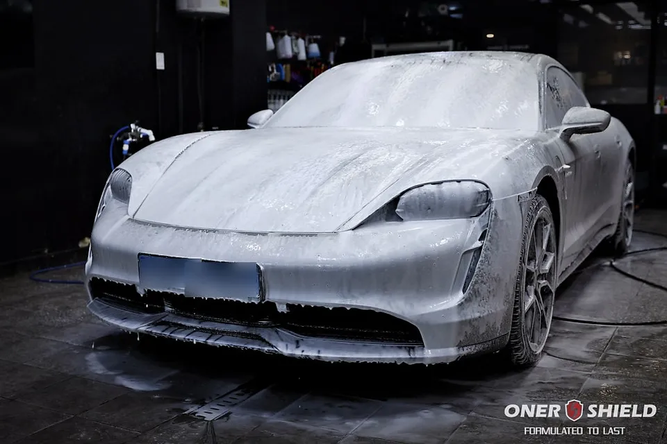 ポルシェ タイカン ガラスコーティング事例|費用目安・仕上がり 施工写真 1-2