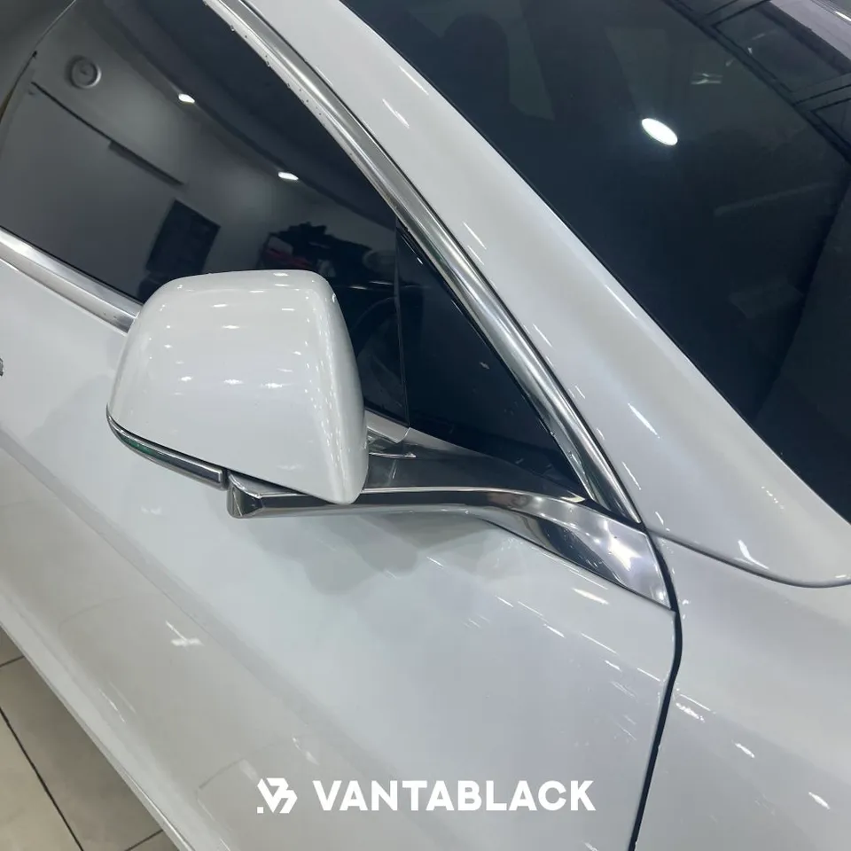 Tesla Model 3のカーラッピング事例:サテンブラック化 施工写真 2-1