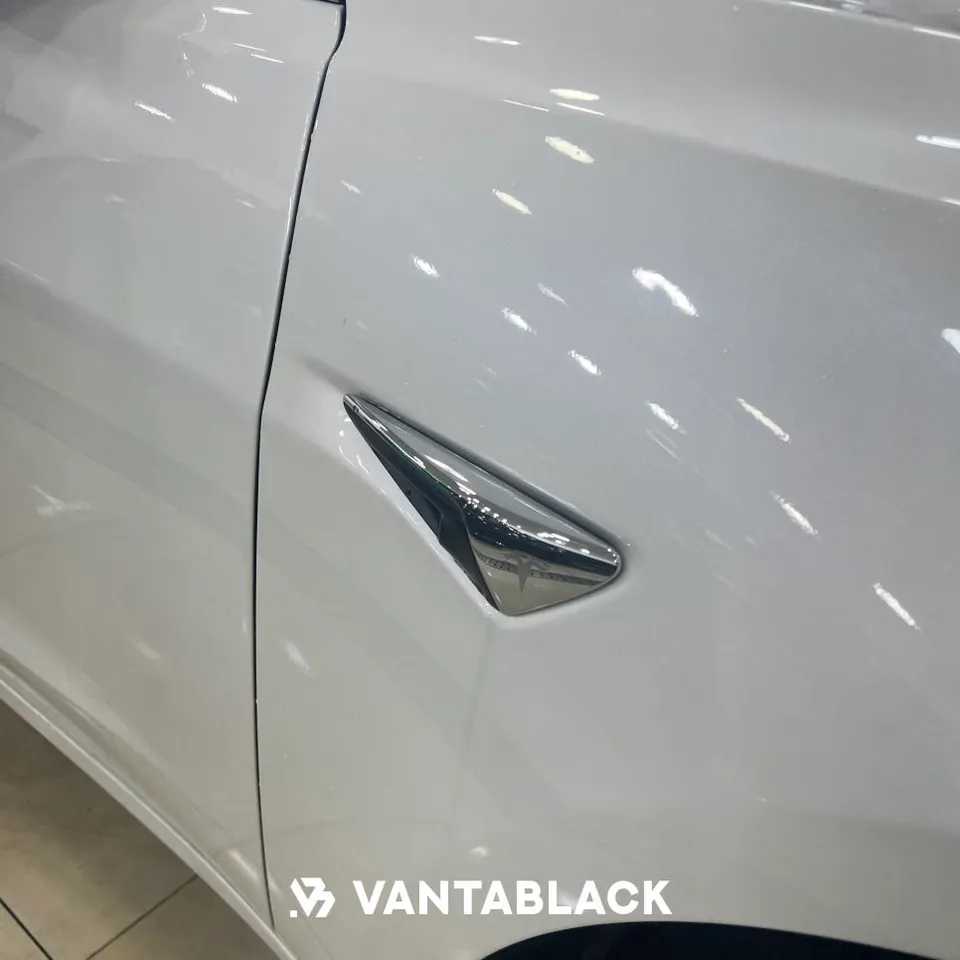 Tesla Model 3のカーラッピング事例:サテンブラック化 施工写真 3-1