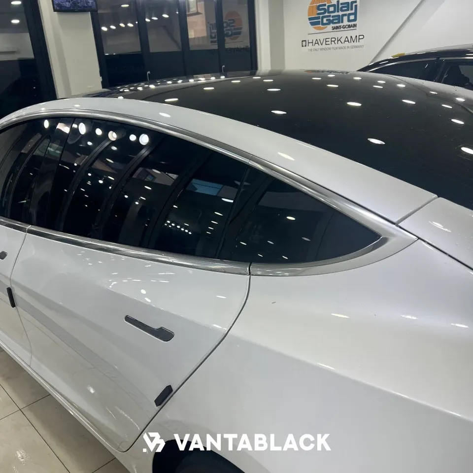 Tesla Model 3のカーラッピング事例:サテンブラック化 施工写真 2-2