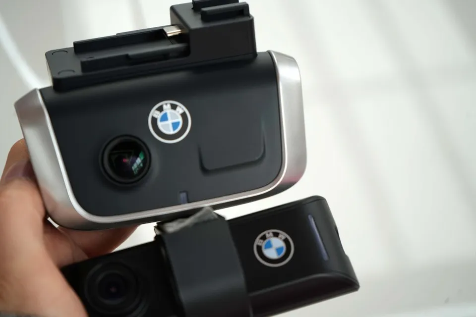 BMW X3 dash cam - BMW X3 Dash Cam Installation & Review: FineVu LXQ600 photo 3