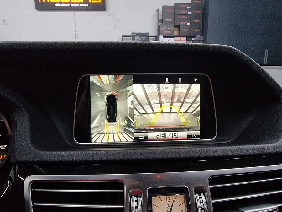 Mercedes-Benz E-Class W213のAndroid Auto・CarPlay取付事例 写真