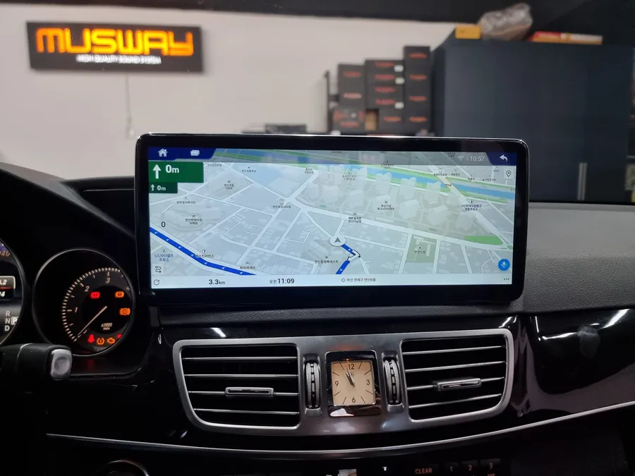 Mercedes-Benz E-Class W213のAndroid Auto・CarPlay取付事例 施工写真 3-2