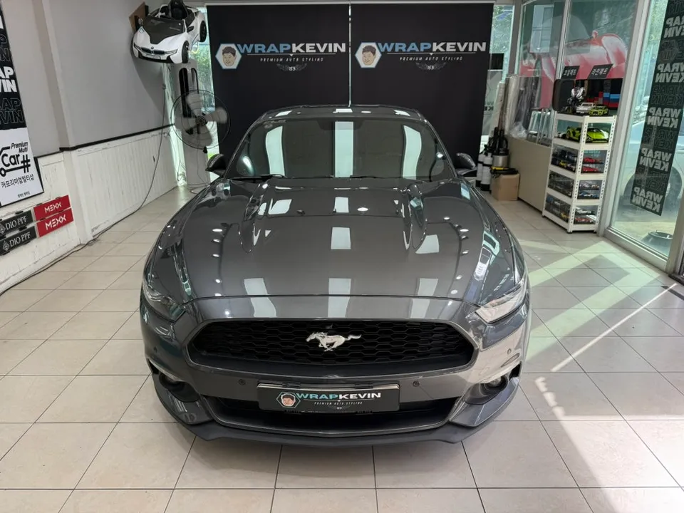 Ford Mustangのカーラッピング事例｜費用目安・仕上がり 写真