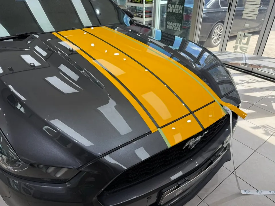 Ford Mustangのカーラッピング事例|費用目安・仕上がり 施工写真 1-2