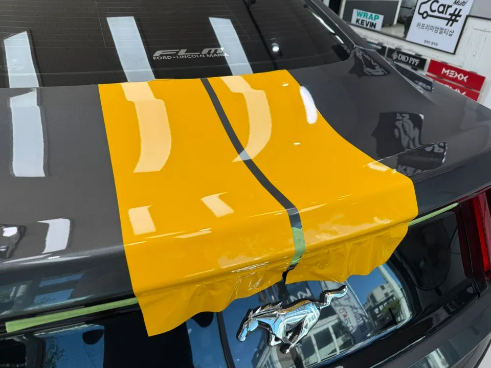 Ford Mustangのカーラッピング事例|費用目安・仕上がり 施工写真 1-3