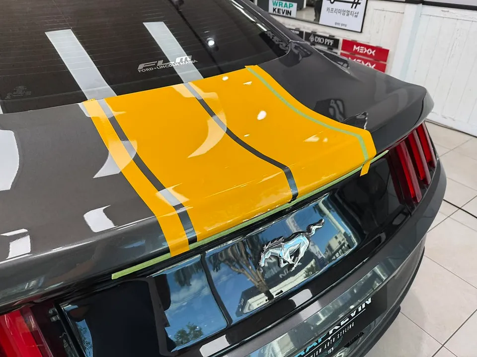 Ford Mustangのカーラッピング事例|費用目安・仕上がり 施工写真 2-3