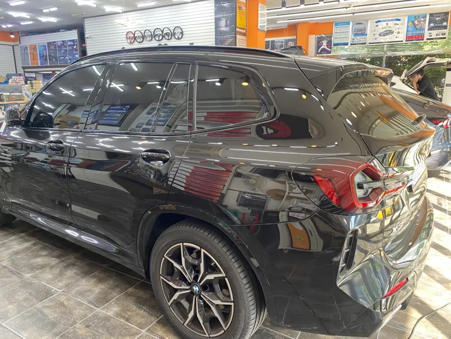 BMW X3のカーフィルム施工事例|断熱・UVカット効果 施工写真 3-1