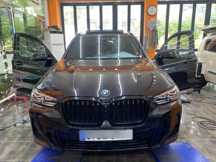 BMW X3のカーフィルム施工事例|断熱・UVカット効果 施工写真 2-2