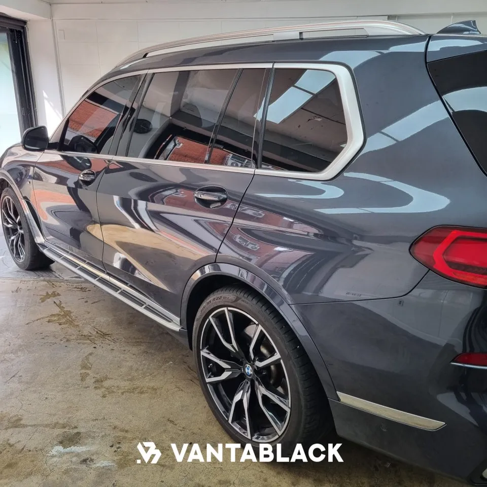 BMW X7 G07のカーラッピング事例|ナ尔多グレーの高級感 施工写真 2-1