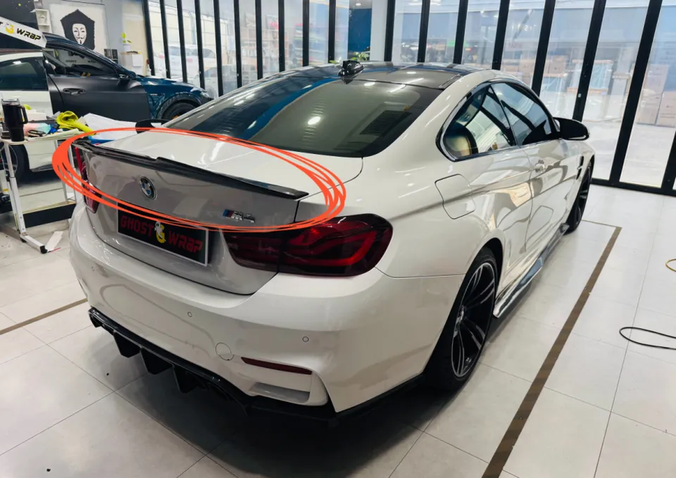 BMW M4のカーラッピング事例｜費用目安・仕上がり 施工写真 3-1