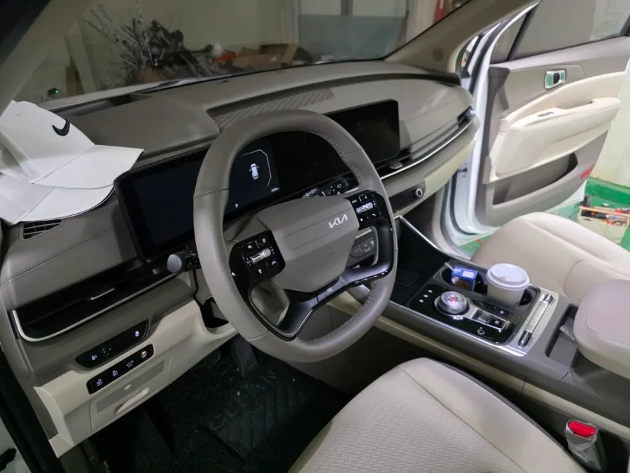 Kia Carnival KA4 ambient lighting - Kia Carnival KA4 Ambient Lighting Review: Seamless Integration photo 4