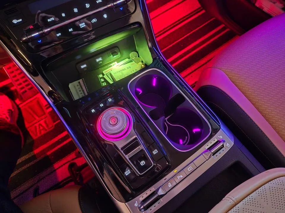 Kia Carnival KA4 ambient lighting installation result