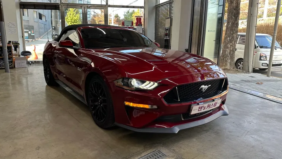 Ford Mustangのカーラッピング事例｜クールグレーへのカスタム 施工写真 2-2