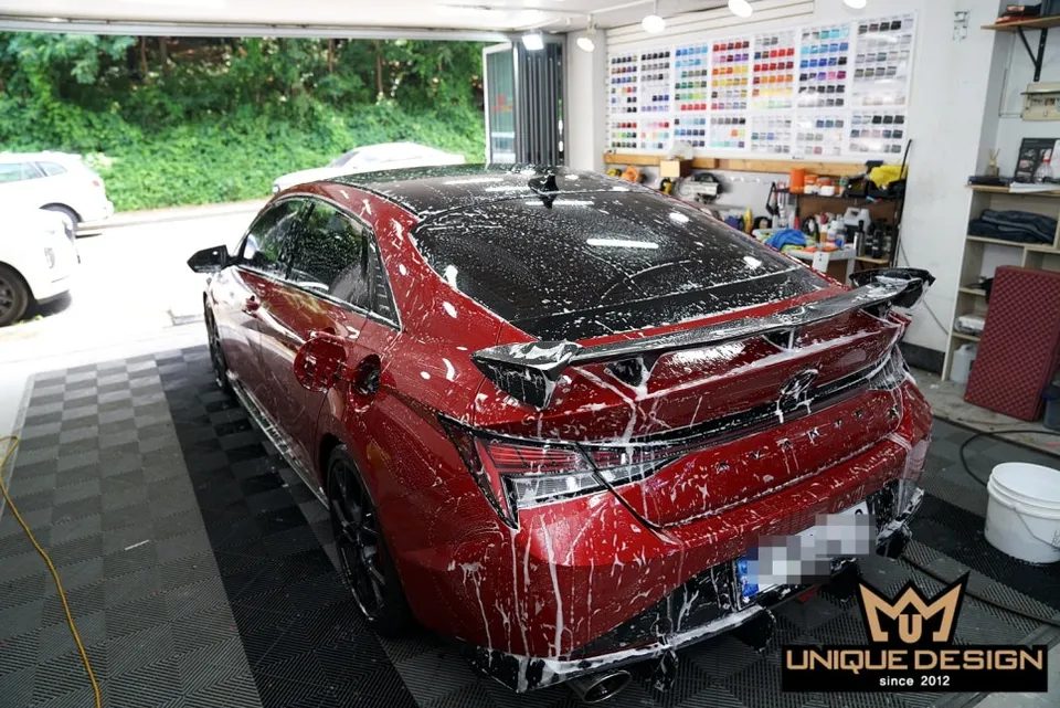 Hyundai Elantraのカーラッピング事例|サテンブラックのフルラッピング 施工写真 2-2