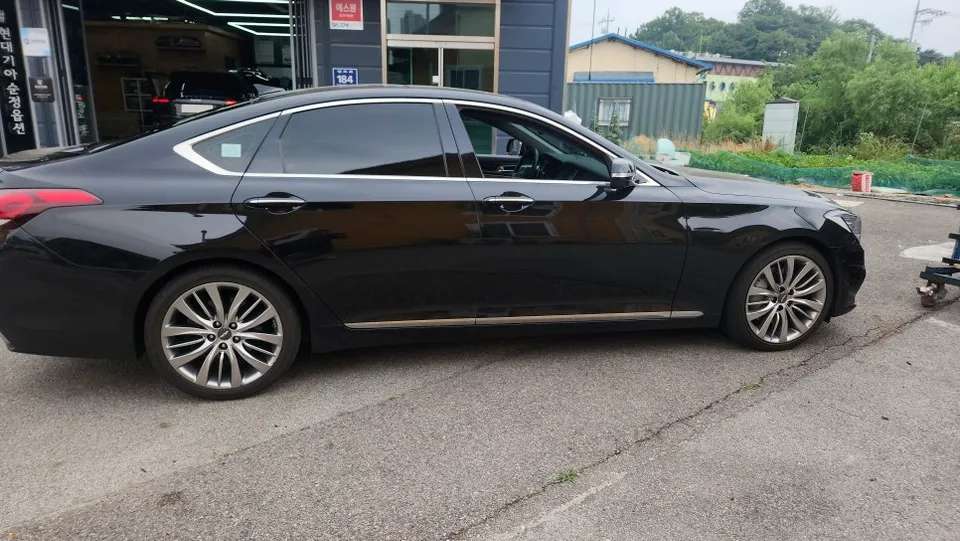 Genesis G80 カーフィルム施工事例|気泡発生の解決 施工写真 3-2