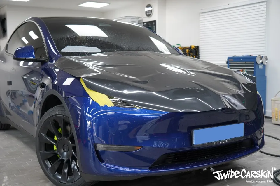 Tesla Model Y PPF施工事例：カーボン調フィルムで個性を演出 施工写真 5
