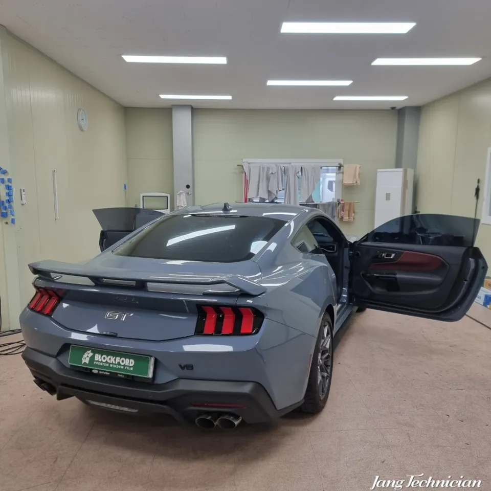 Ford Mustang 7th Genのカーフィルム施工事例｜費用目安・仕上がり 施工写真 2-1