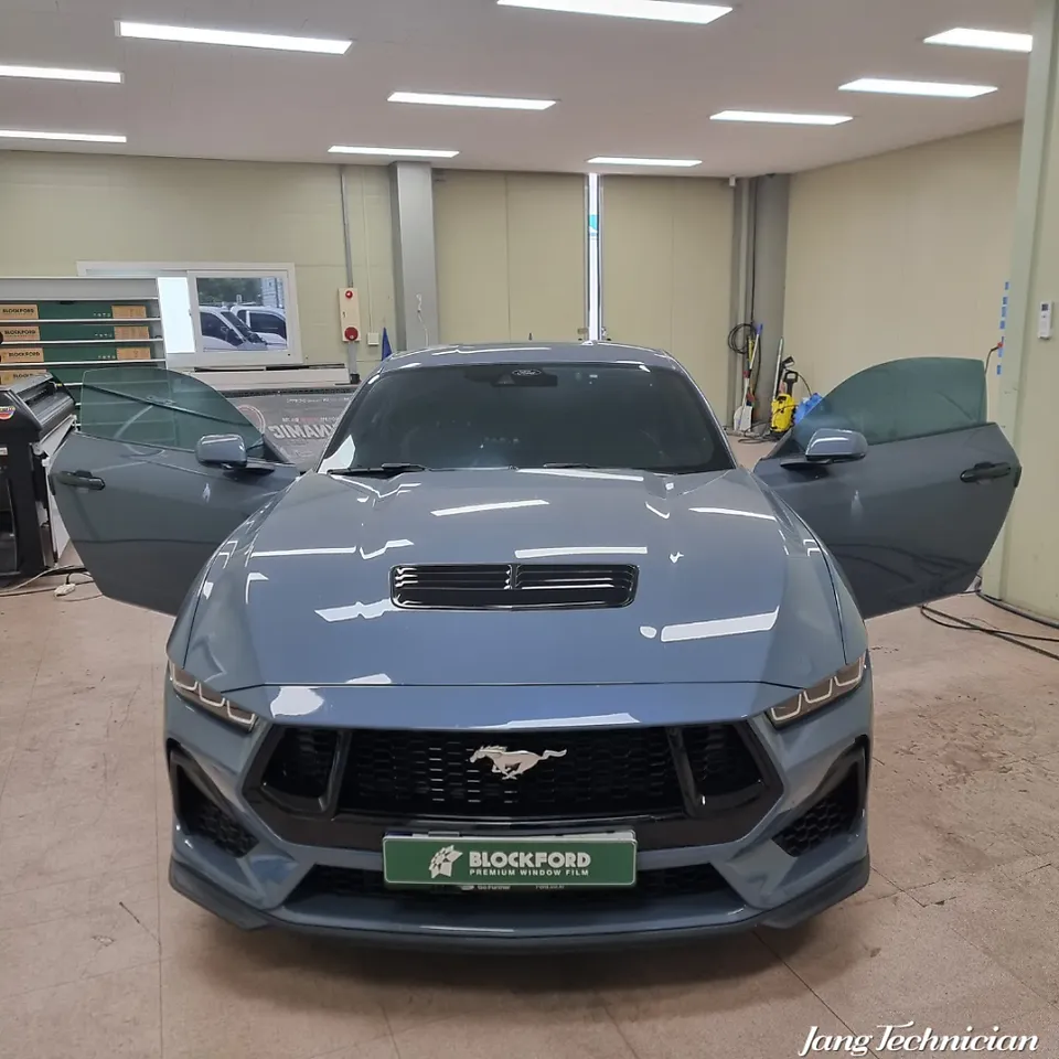 Ford Mustang 7th Genのカーフィルム施工事例｜費用目安・仕上がり 施工写真 1-3