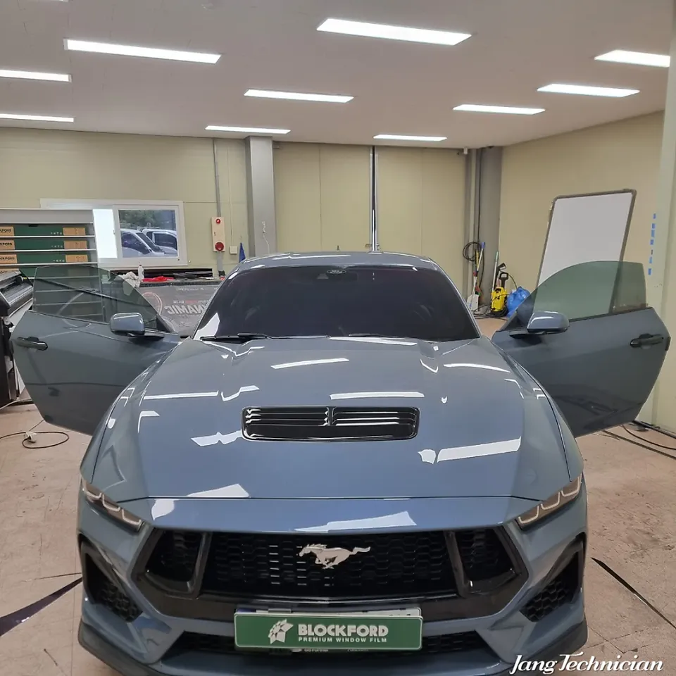 Ford Mustang 7th Genのカーフィルム施工事例｜費用目安・仕上がり 施工写真 2-3