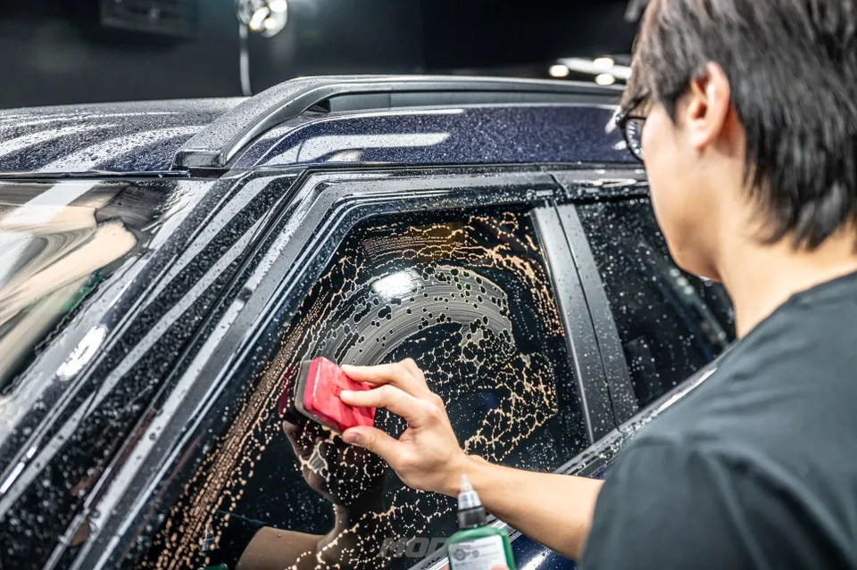 KG Mobility Torresのガラスコーティング事例|費用目安・仕上がり 施工写真 3-2