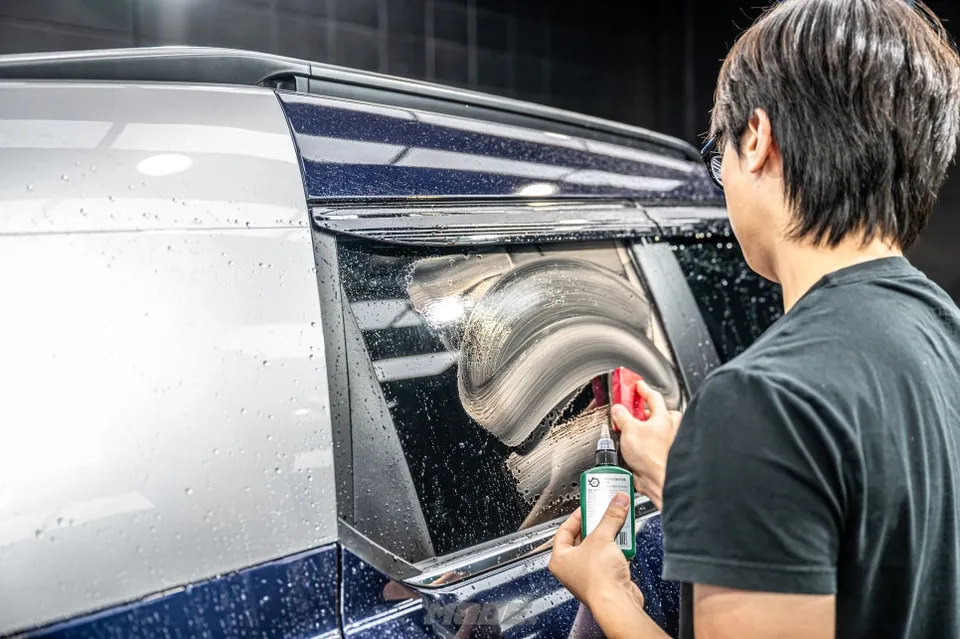 KG Mobility Torresのガラスコーティング事例|費用目安・仕上がり 施工写真 1-3
