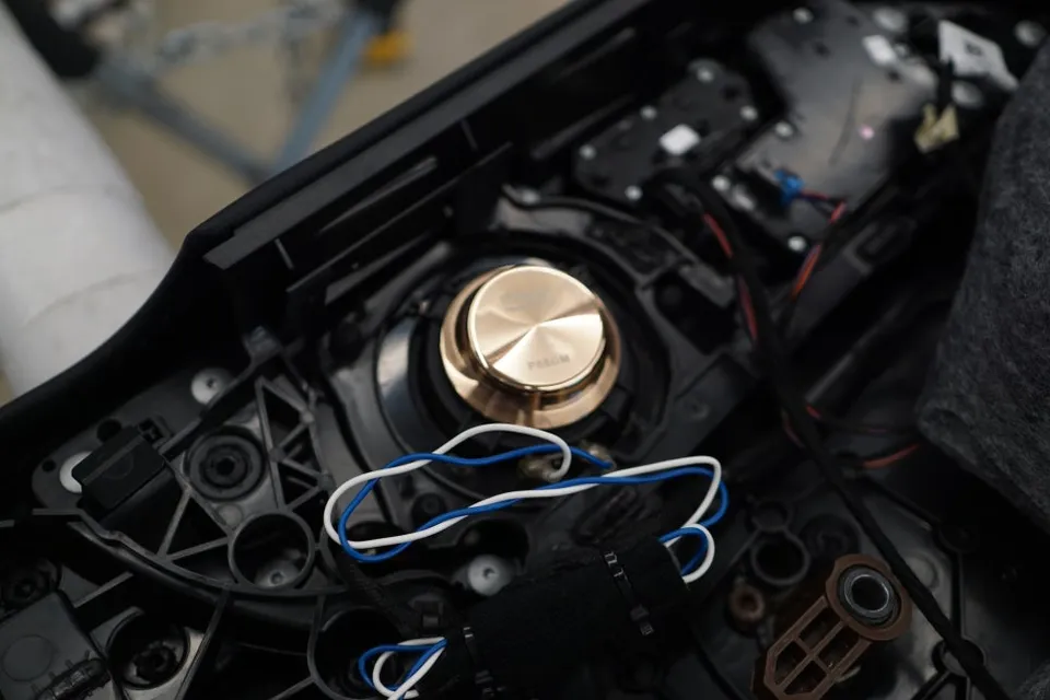 Mercedes-Benz GLEのカーオーディオ施工事例 施工写真 1-3