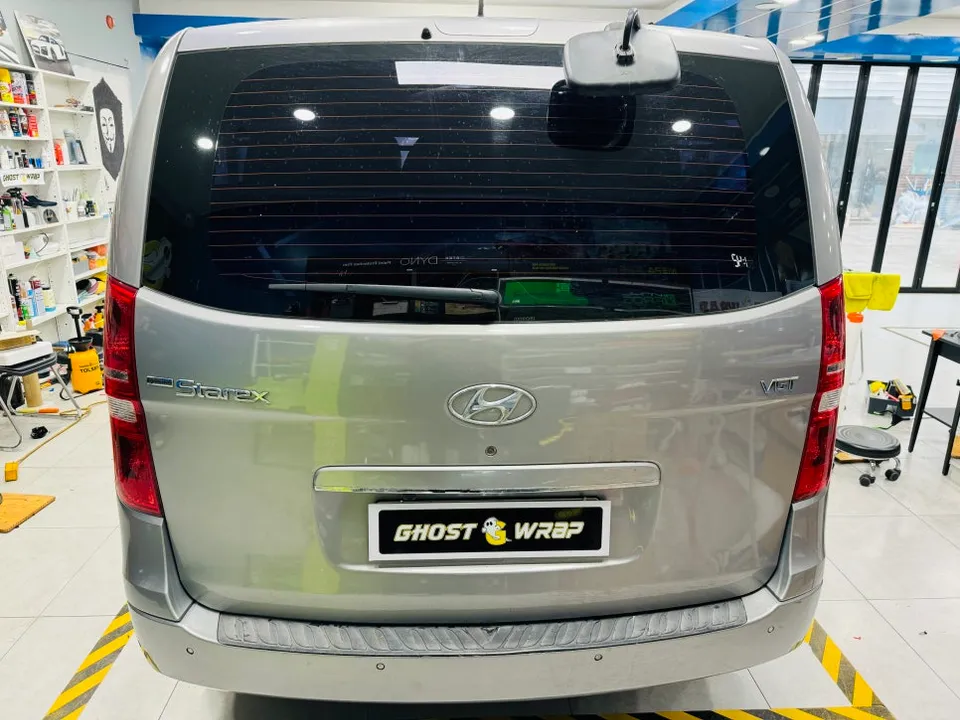 Hyundai Starexのカーラッピング事例｜広告効果と費用目安 施工写真 1-2