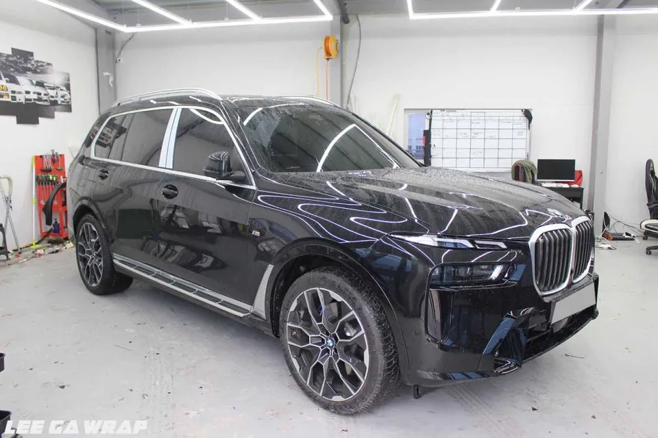 BMW X7のカーラッピング事例|クローム除去とPPF施工 施工写真 1-1