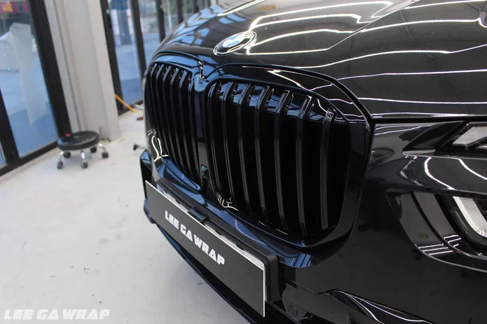 BMW X7のカーラッピング事例|クローム除去とPPF施工 施工写真 2-2