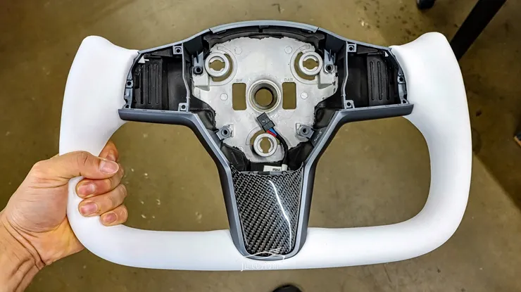 Tesla Model Y steering wheel - Tesla Model Y Steering Wheel Customization Review photo 5