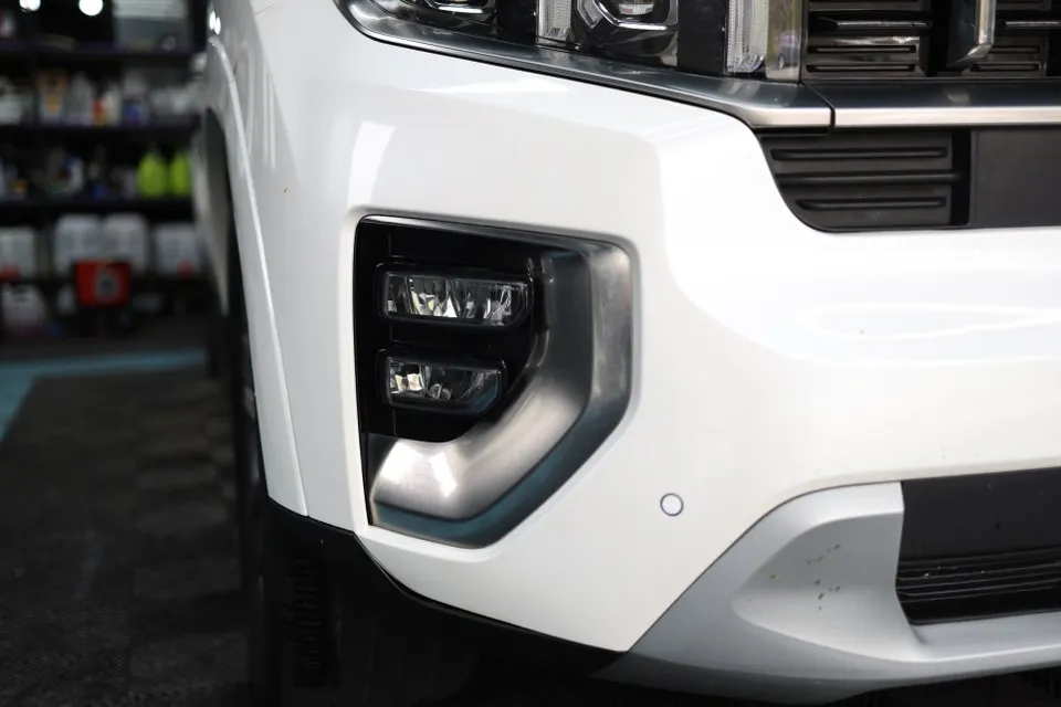 Kia Mohaveのカーラッピング事例｜クロームをブラック化 施工写真 4-1