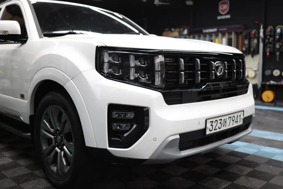 Kia Mohaveのカーラッピング事例｜クロームをブラック化 施工写真 2-2