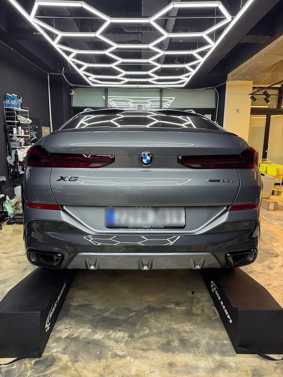 BMW X6 G06のカーラッピング事例｜費用目安・仕上がり 施工写真 2-1