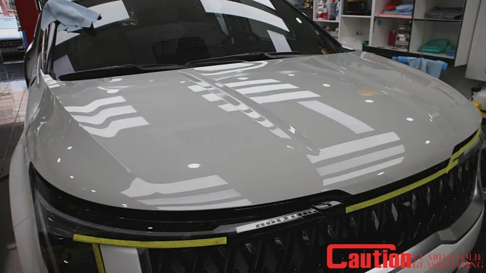 Kia Carnivalのカーラッピング事例｜高級感あるチョコグレー 施工写真 1-3