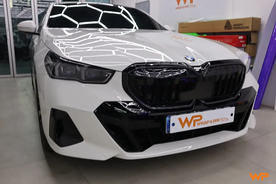 BMW 5 Series G60のカーラッピング事例｜費用目安・仕上がり 施工写真 2-1