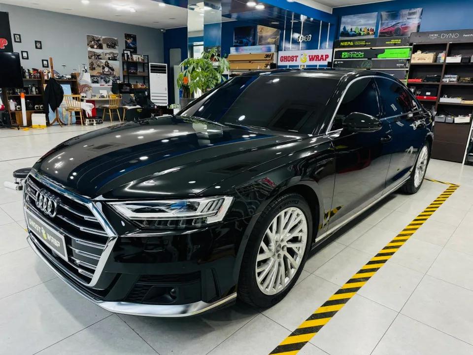 Audi A8のカーラッピング事例|クロームブラック化と内装PPF 施工写真 3-1