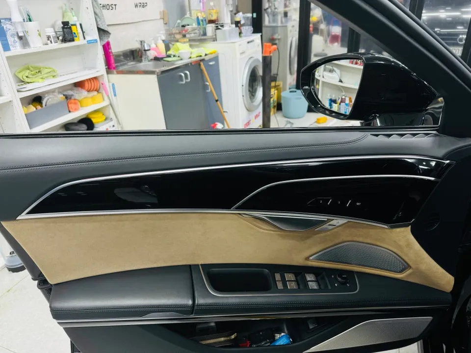 Audi A8のカーラッピング事例|クロームブラック化と内装PPF 施工写真 1-2