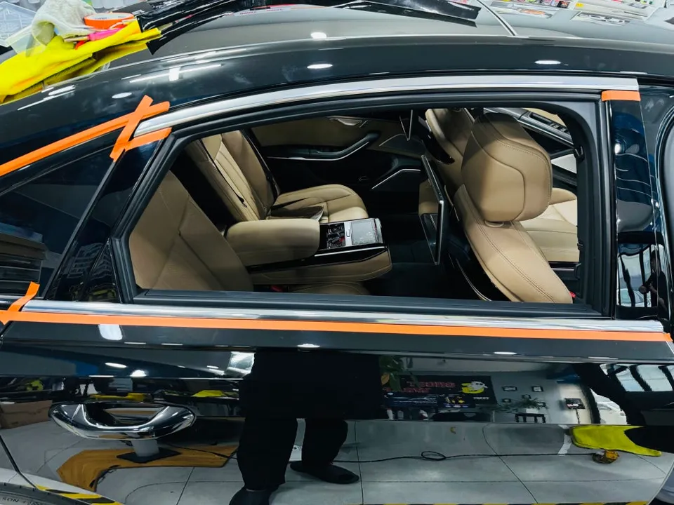 Audi A8のカーラッピング事例|クロームブラック化と内装PPF 施工写真 1-3
